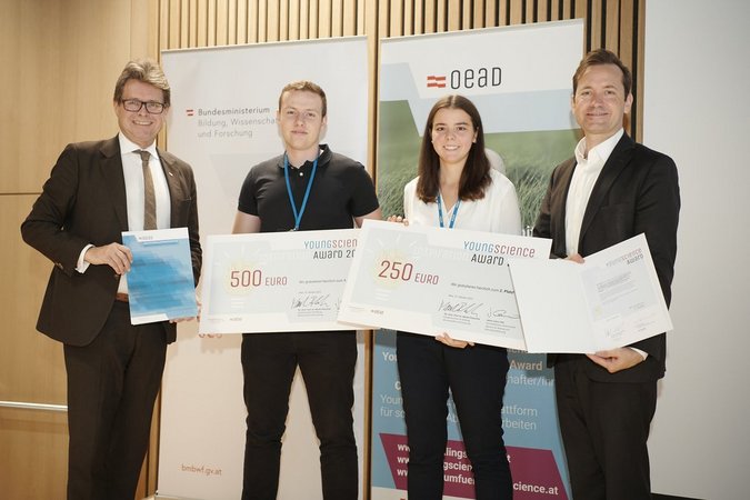 Gewinner/innnen Young Science Inspiration Award mit Bildungsminister und OeAD-Geschäftsführer
