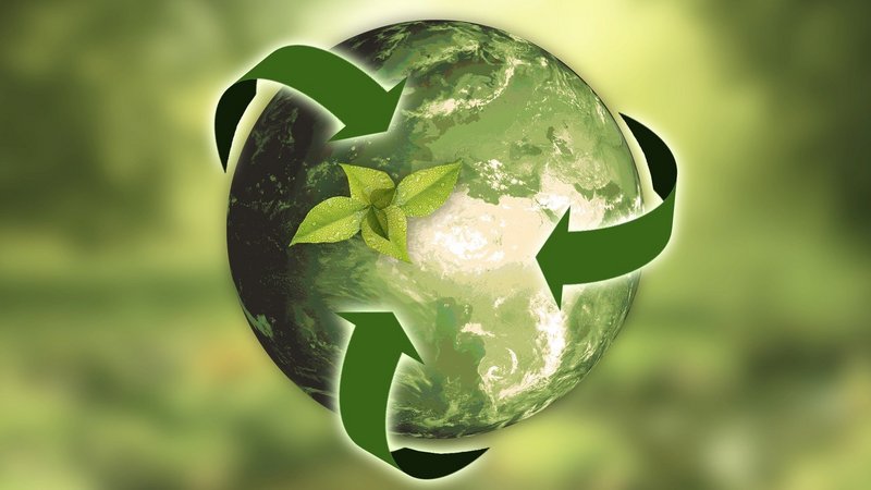 Erde mit Recyklingpfeilen